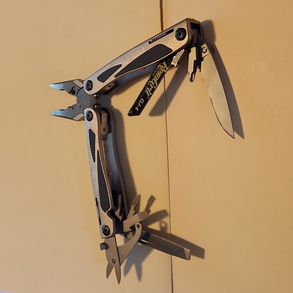 NEW Gerber multi tool knife